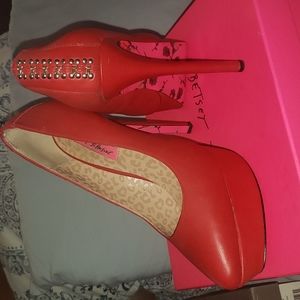 Betsey Johnson Corinn platform heels